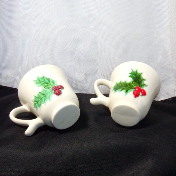 1960's Christmas Coffee Tea Cup Mug Holly Berries, Vintage Hand Painted . - Picture 1 of 15